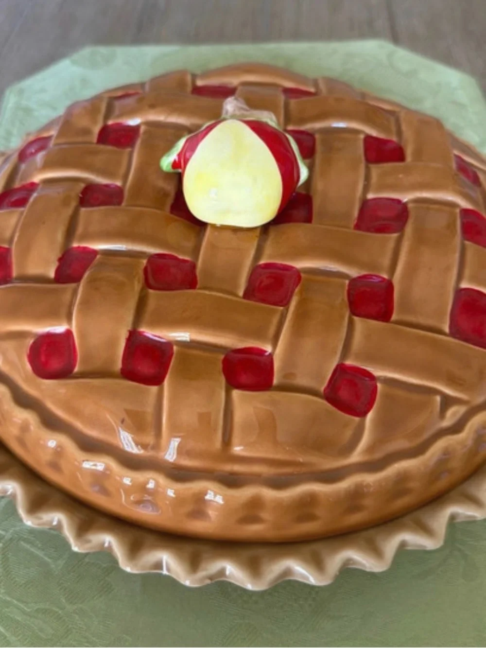 Vintage Apple Pie Ceramic Serving Dish with Lid - Brown & Red